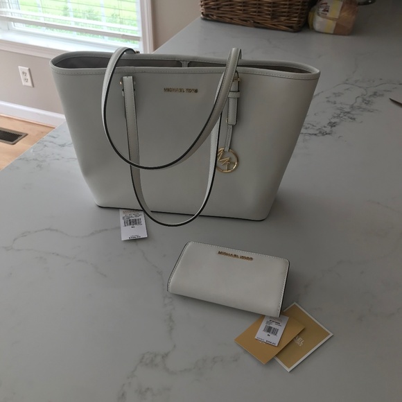 Michael Kors Matching Tote and Wallet 2 Piece Jet Set Optic White - Picture 2 of 12